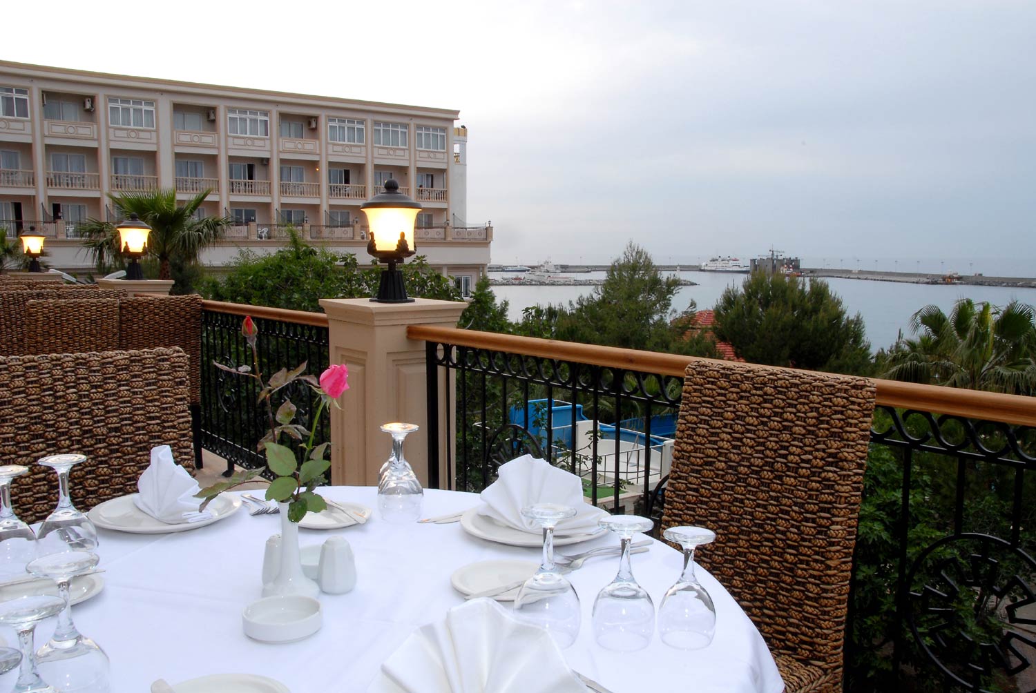 oscar hotel restaurant terrace