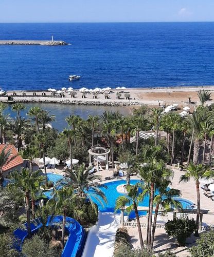 oscar resort hotel outdoor pools